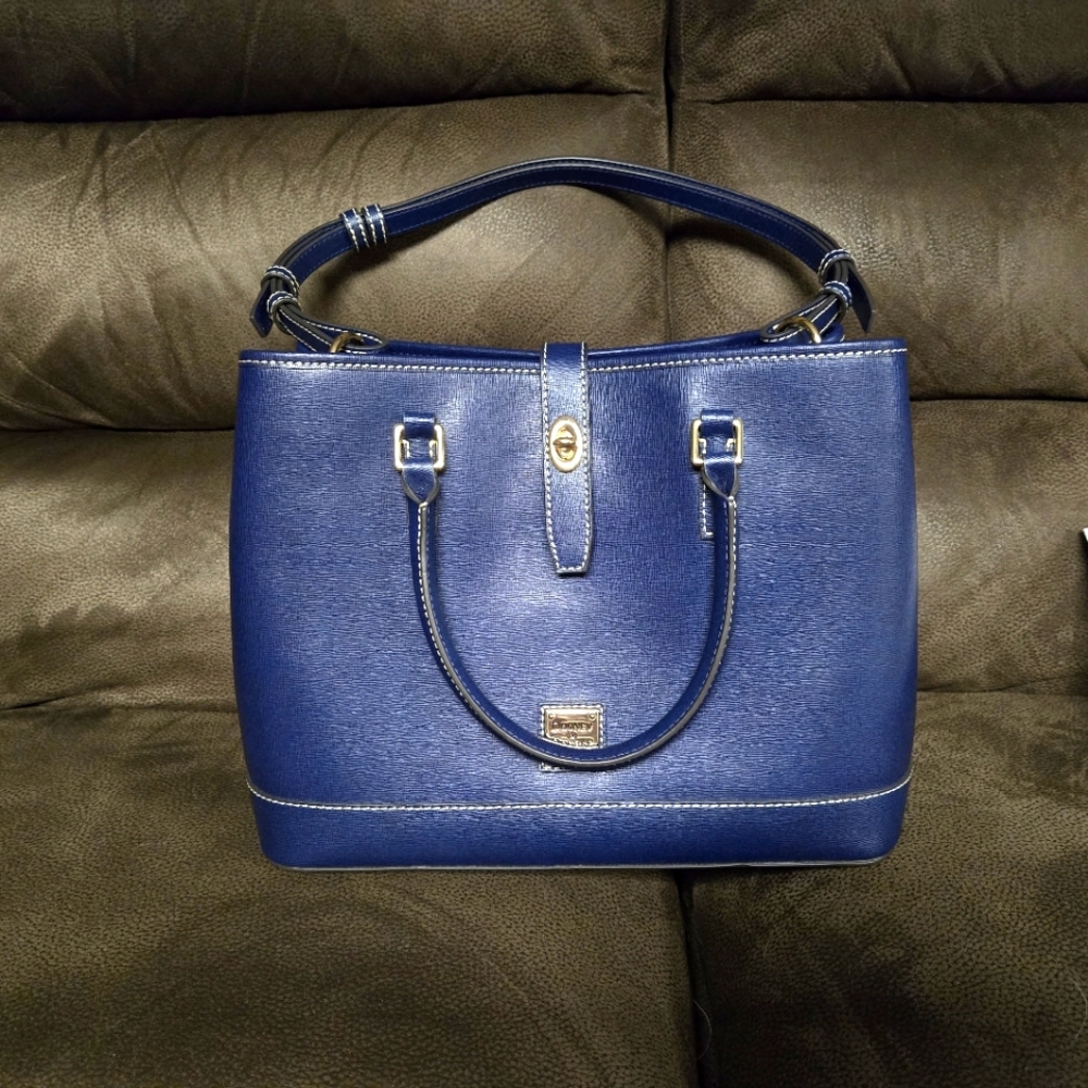 Beautiful Dooney and Bourke Purse